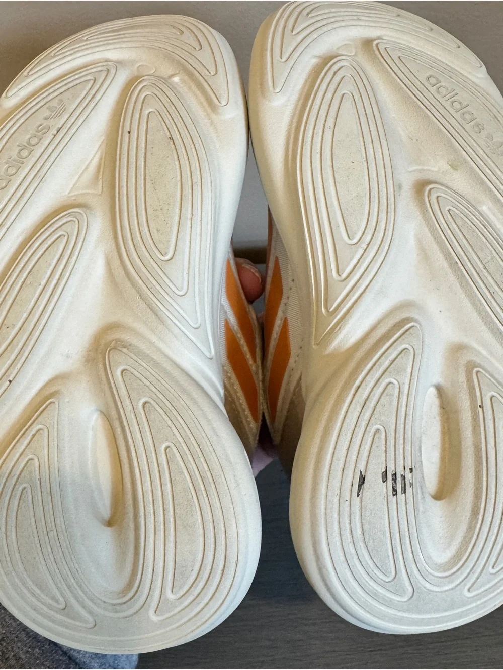 Adidas Ozelia J IF0033- White/Bright Orange - Kids Size 11 Slip On No Tie